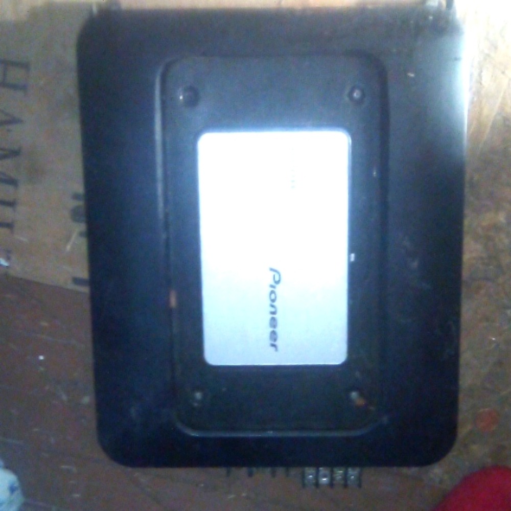 600 w pioneer amp